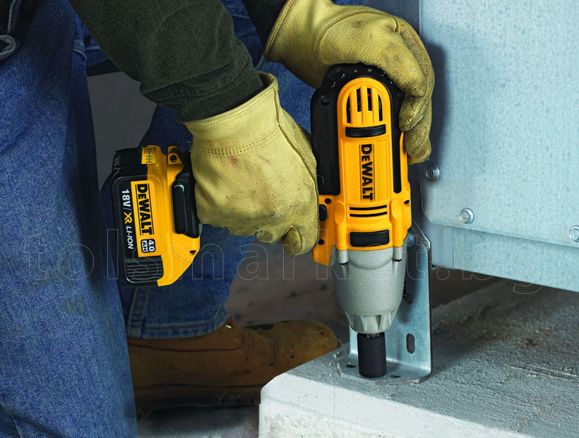 Акумулаторен ударен гайковерт DeWALT DCF889M2 на 1/2